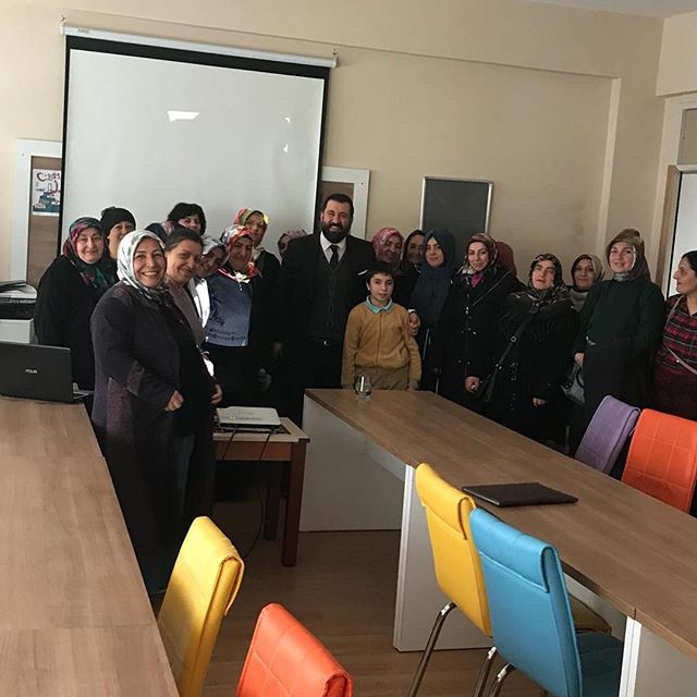 Yunus Emre Özel Eğitim İş ve Uygulama Merkezi Özel Eğitimde Aile Eğitimi ve Önemi 